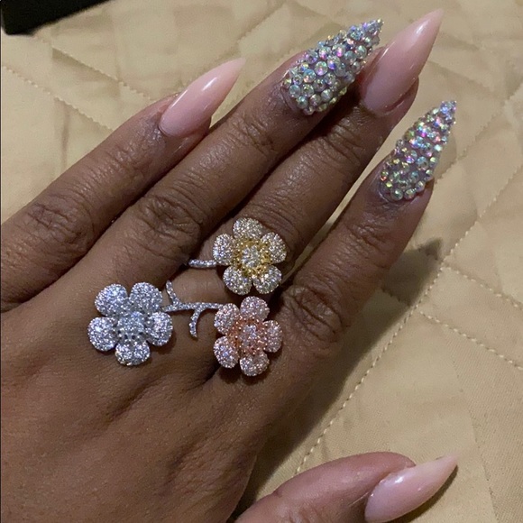 Tri colored flower ring - Picture 3 of 3